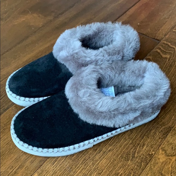 UGG Shoes - UGG NIB Black Wrin Slipper Moccasins